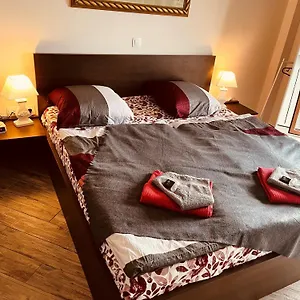 Apartament Pachmann, Nea Plagia